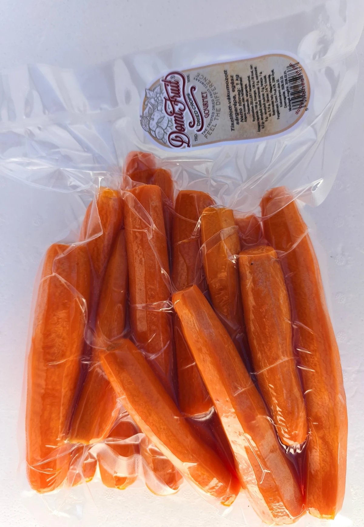 Sárgarépa, egész, tisztított, vákuumcsomagolt, 2 kg